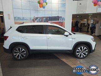 Certified 2022 Volkswagen Taos SE image 1