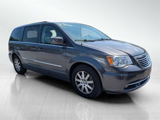 Used 2016 Chrysler Town & Country Touring image 1