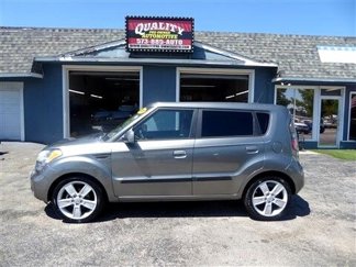 Used 2010 Kia Soul ! image 1