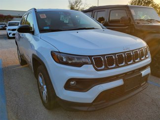 Used 2023 Jeep Compass Latitude image 1