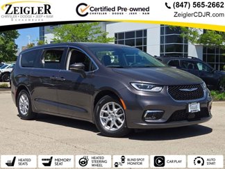 Used 2023 Chrysler Pacifica Touring-L image 1