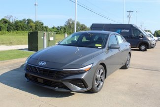 New 2025 Hyundai Elantra SEL image 1