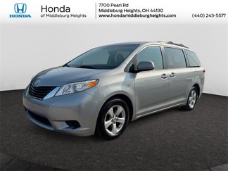 Used 2014 Toyota Sienna LE image 1