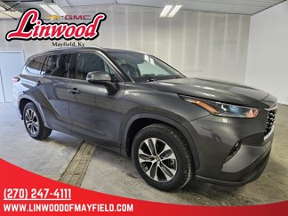 Used 2021 Toyota Highlander XLE image 1