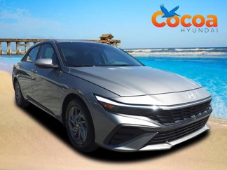 Used 2024 Hyundai Elantra SEL image 1