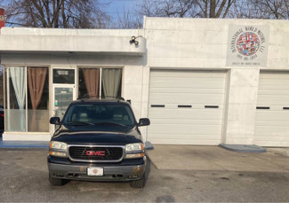 Used 2004 GMC Yukon XL SLT w/ Preferred Equipment Group image 1