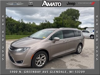 Used 2017 Chrysler Pacifica Limited w/ UConnect Theater Package image 1