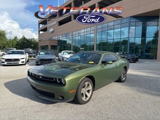 Used 2019 Dodge Challenger SXT image 1