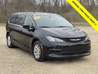Used 2022 Chrysler Voyager LX image 1