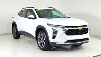 Used 2025 Chevrolet Trax LT w/ LT Convenience Package image 1