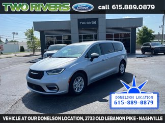 Used 2023 Chrysler Pacifica Touring-L image 1
