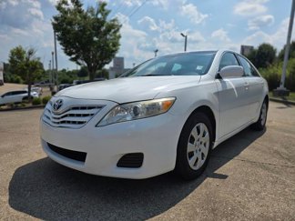 Used 2010 Toyota Camry LE image 1