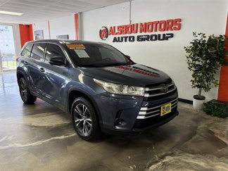 Used 2018 Toyota Highlander LE image 1