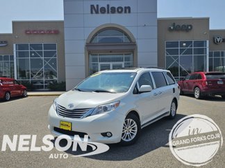 Used 2015 Toyota Sienna XLE image 1