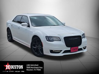 Used 2022 Chrysler 300 Touring L image 1