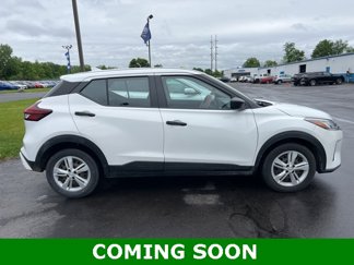 Used 2021 Nissan Kicks S image 1