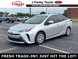 Used 2021 Toyota Prius LE image 1