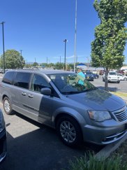 Used 2016 Chrysler Town & Country Touring image 1