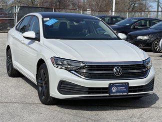 Certified 2022 Volkswagen Jetta SE image 1