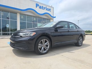 Used 2024 Volkswagen Jetta SE image 1
