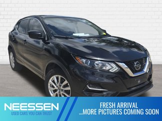 Used 2022 Nissan Rogue Sport S image 1