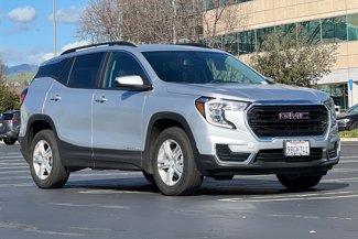 Used 2022 GMC Terrain SLE w/ Driver Convenience Package image 1