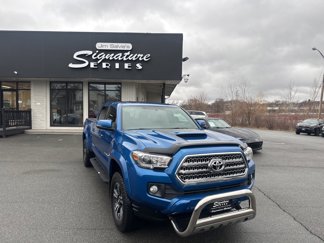 Used 2017 Toyota Tacoma TRD Sport image 1