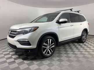 Used 2017 Honda Pilot Touring image 1