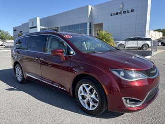Used 2017 Chrysler Pacifica Touring-L Plus w/ Tire & Wheel Group image 1
