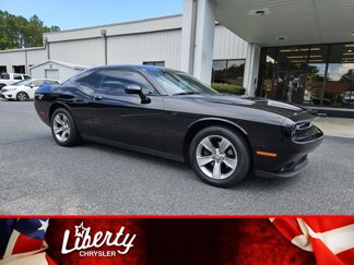 Used 2019 Dodge Challenger SXT image 1