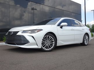 Used 2019 Toyota Avalon Limited image 1