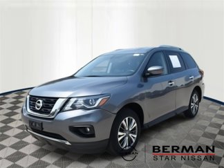 Used 2018 Nissan Pathfinder SV image 1