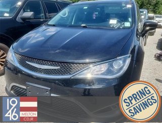 Used 2018 Chrysler Pacifica Touring-L w/ Tire & Wheel Group image 1
