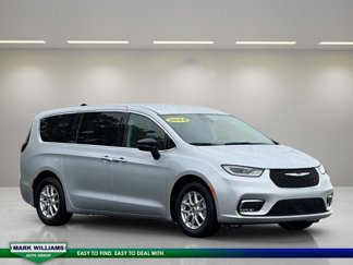 Used 2024 Chrysler Pacifica Touring-L image 1