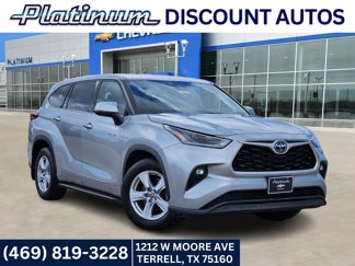 Used 2021 Toyota Highlander LE image 1