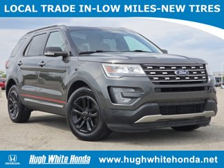 Used 2017 Ford Explorer XLT image 1