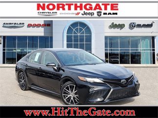 Used 2023 Toyota Camry SE image 1