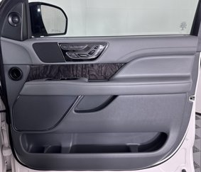 Used 2018 Lincoln Navigator L Reserve w/ Technology Package image 1