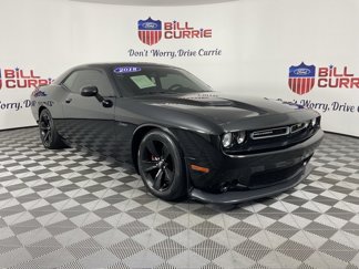Used 2018 Dodge Challenger SXT image 1