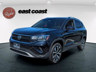 New 2024 Volkswagen Taos SE image 1
