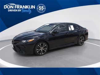 Used 2018 Toyota Camry SE image 1