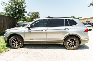 Used 2021 Volkswagen Tiguan SE w/ Panoramic Sunroof Package image 1