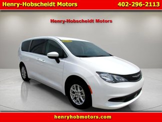 Used 2022 Chrysler Voyager LX image 1