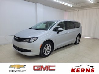 Used 2023 Chrysler Voyager LX image 1