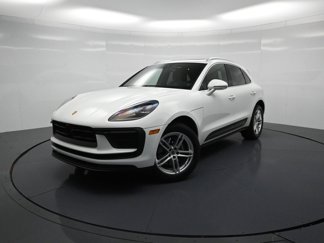 Certified 2025 Porsche Macan image 1