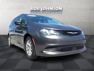 Used 2022 Chrysler Voyager LX image 1