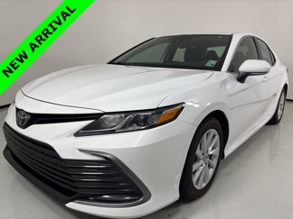 Used 2021 Toyota Camry LE image 1