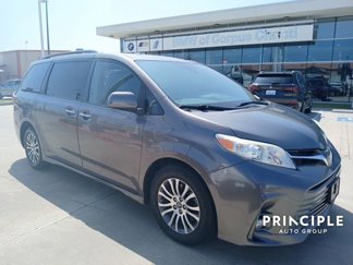 Used 2018 Toyota Sienna XLE image 1