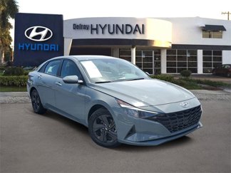 Certified 2022 Hyundai Elantra SEL image 1