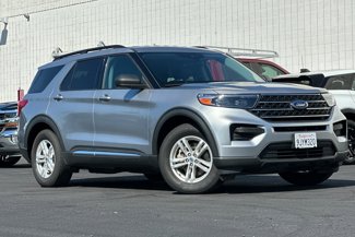 Used 2022 Ford Explorer XLT image 1